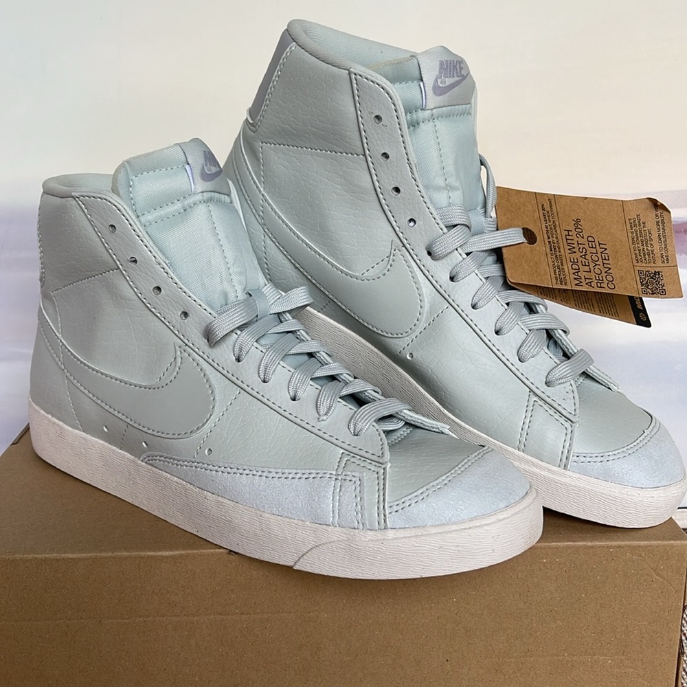 NIKE WMNS BLAZER MID '77 NEXT
NATURAL 
LIGHT SILVER/LIGHT SILVER-WOLF GREY - Picture 4 of 16